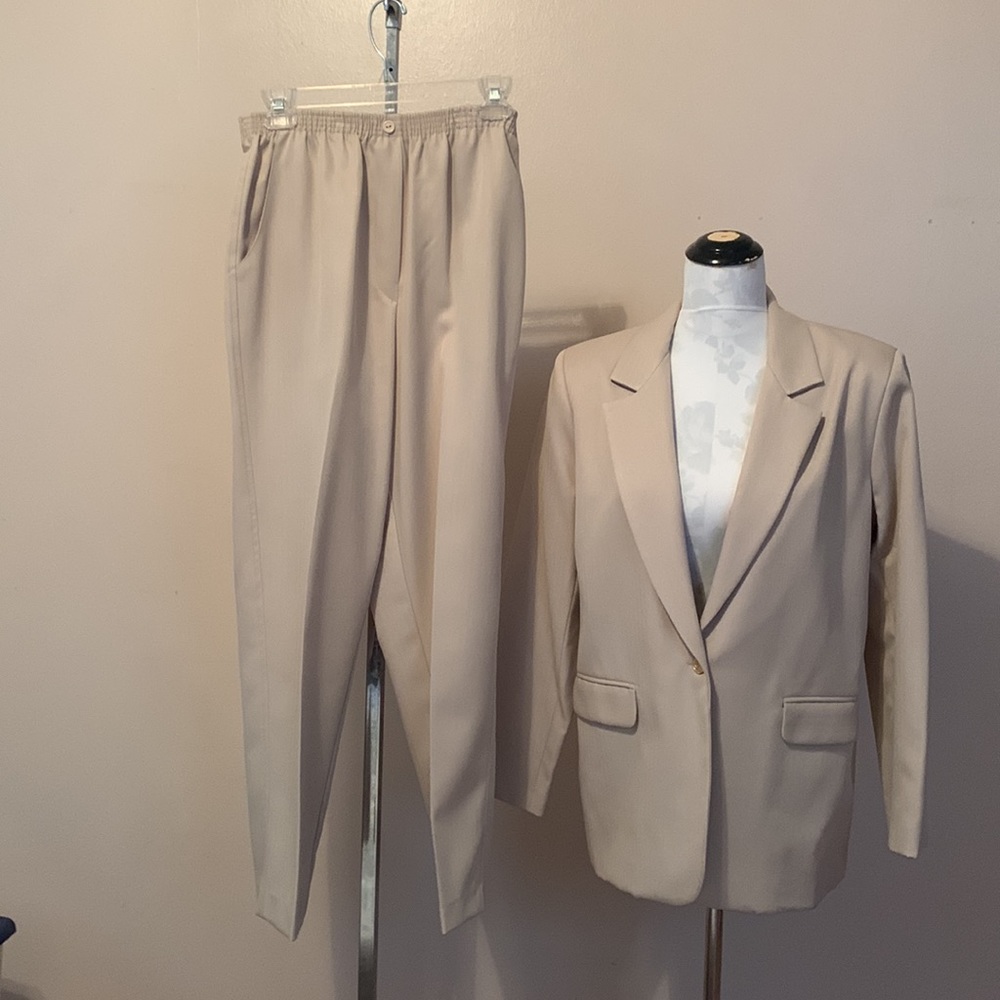 Toni Marie for Sissies Sportswear 2 Piece Cream Polyester Pants Suit - Picture 3 of 12